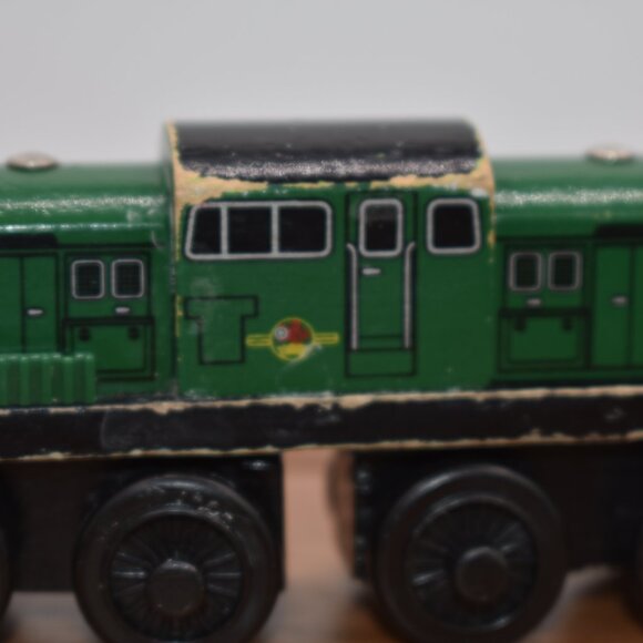 Derek 2003 Thomas the Tank & Friends Wooden Railway Learning Curve Round Magnet - Picture 8 of 10